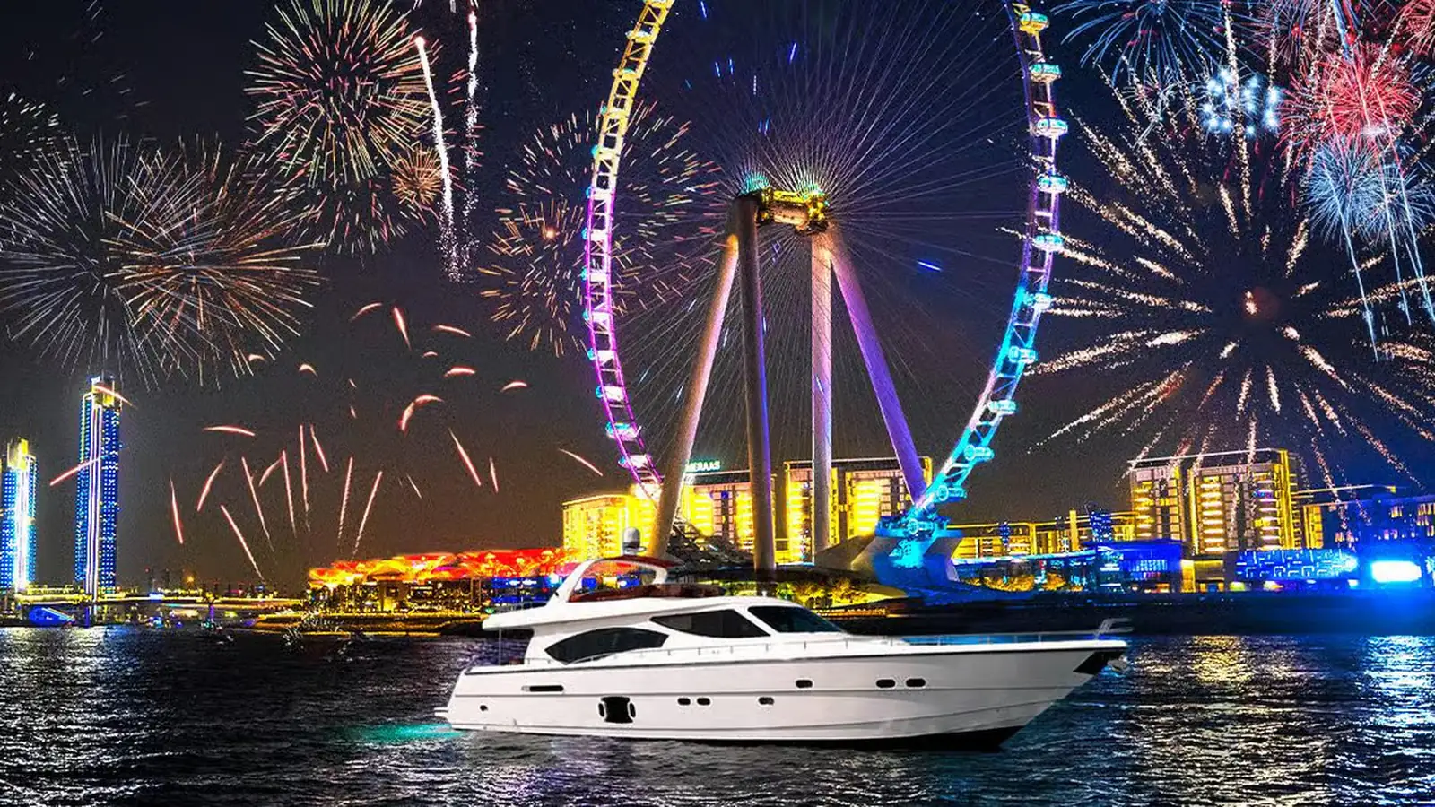 Вид с воздуха на яхты у причалов в Дубай Харбор, на заднем плане Bluewaters и Ain Dubai