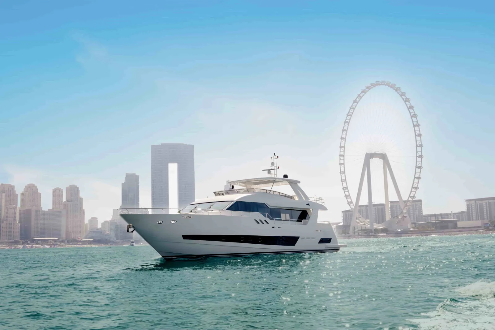 The Caliente 96 ft yacht in Dubai, a spacious choice for a team building day at sea
